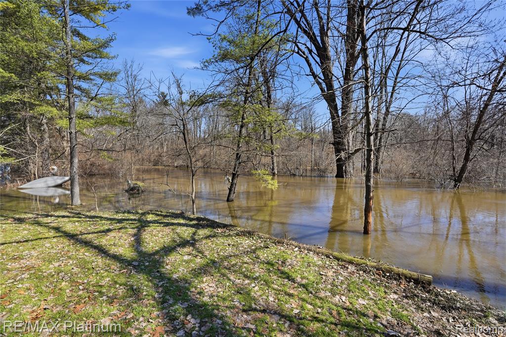 2555 E Cohoctah Road, Howell, MI 48855 — Photo 11