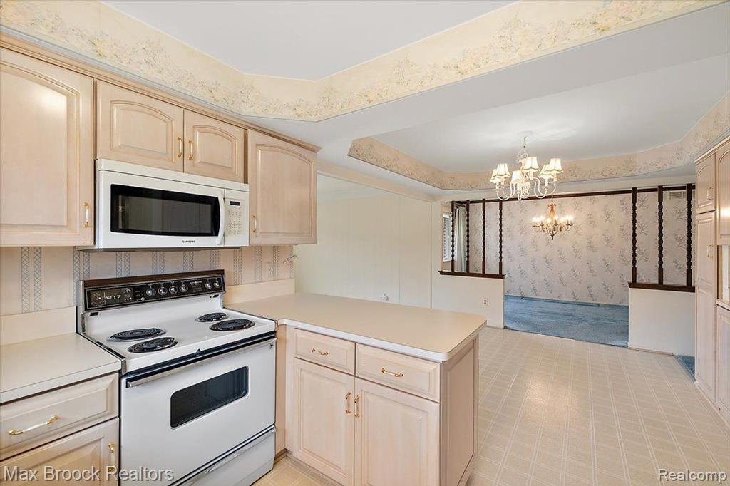 6288 CRESCENT WAY Drive, Troy, MI 48085 — Photo 34