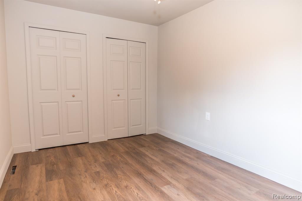 9114 ISLAND Drive, Clay, MI 48001 — Photo 21