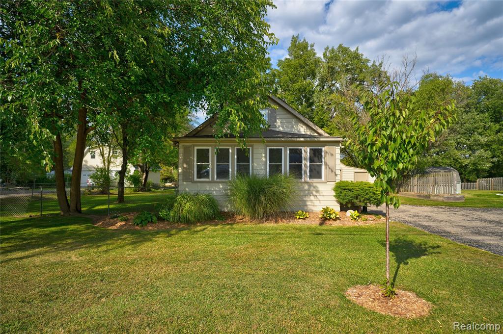 872 W Silver Lake Road, Fenton, MI 48430 — Photo 4