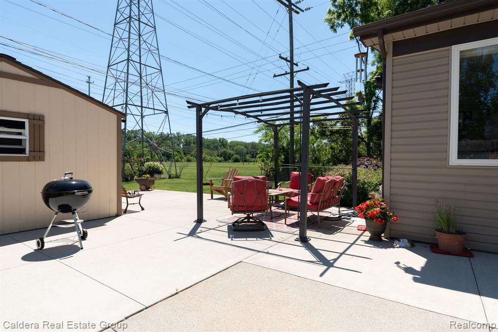 41024 Paign Drive Drive, Sterling Heights, MI 48313 — Photo 33