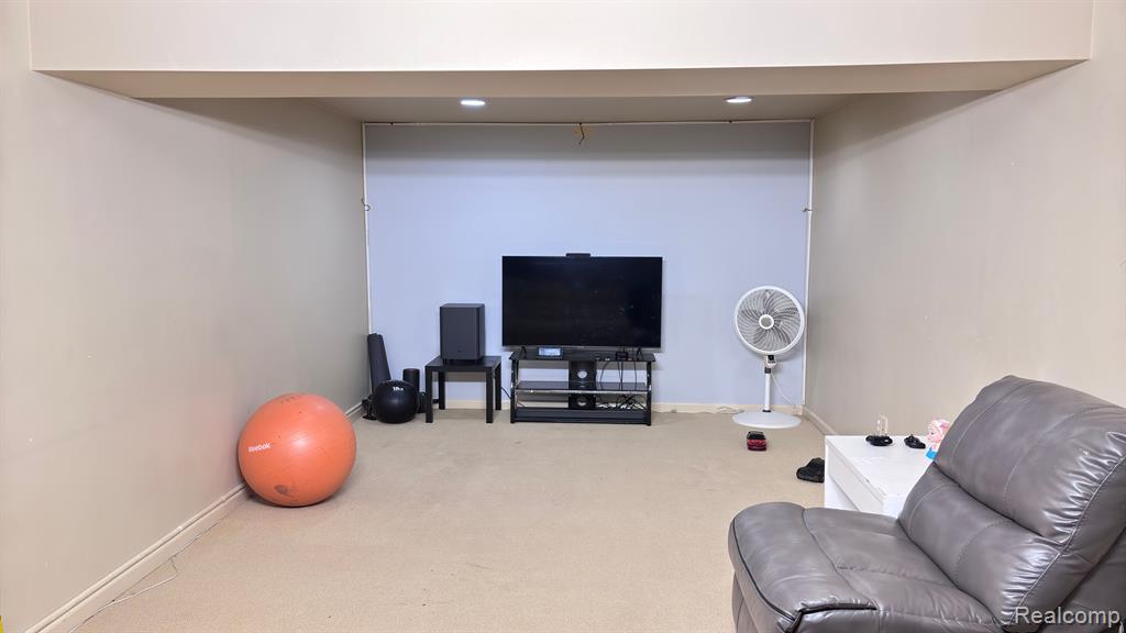 38255 SARATOGA Circle, Farmington Hills, MI 48331 — Photo 23