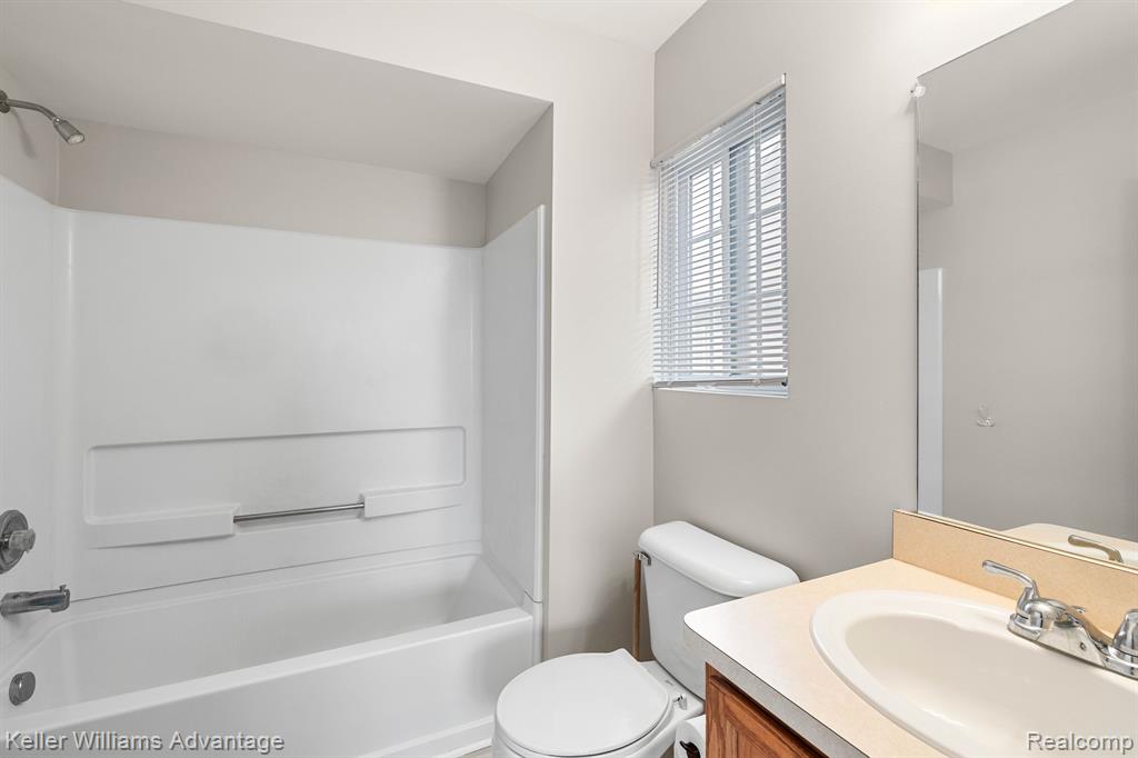 23344 GRAYSON Drive, Southfield, MI 48075 — Photo 15