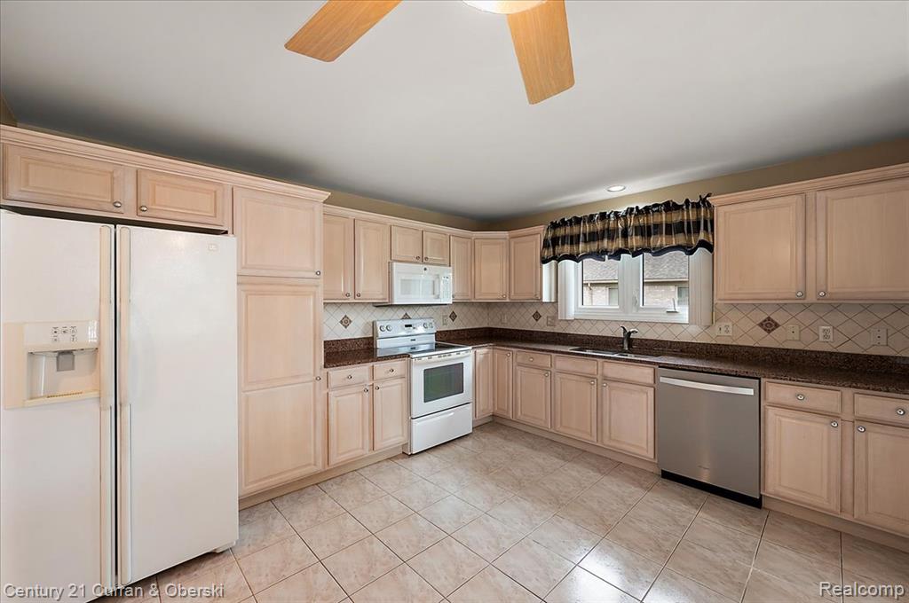 52179 Sawmill Creek Drive, Macomb, MI 48042 — Photo 16