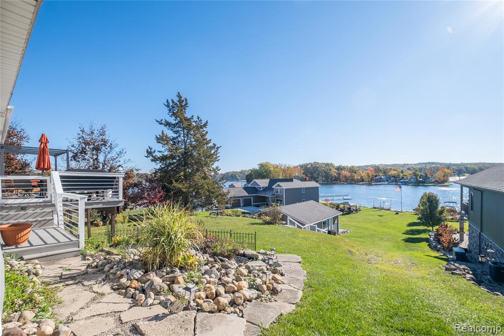 10476 Runyan Lake Road, Fenton, MI 48430 — Photo 11