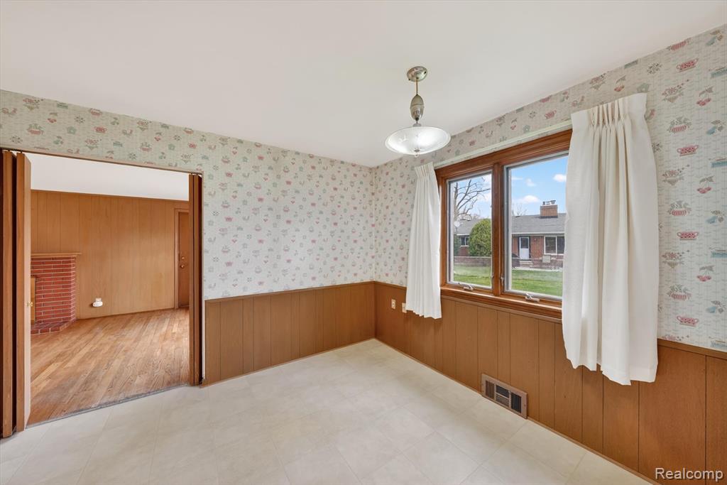 21520 Goethe Ave, Grosse Pointe Woods, MI 48236 — Photo 13