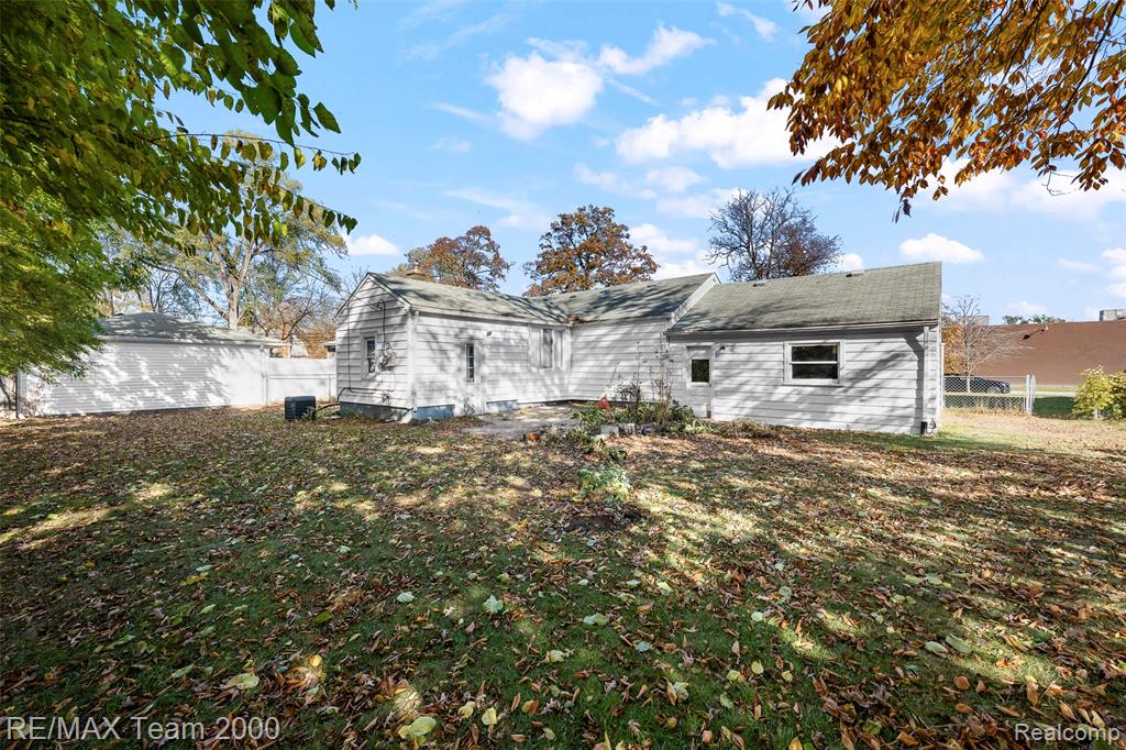 6627 Mayburn Street, Dearborn Heights, MI 48127 — Photo 8