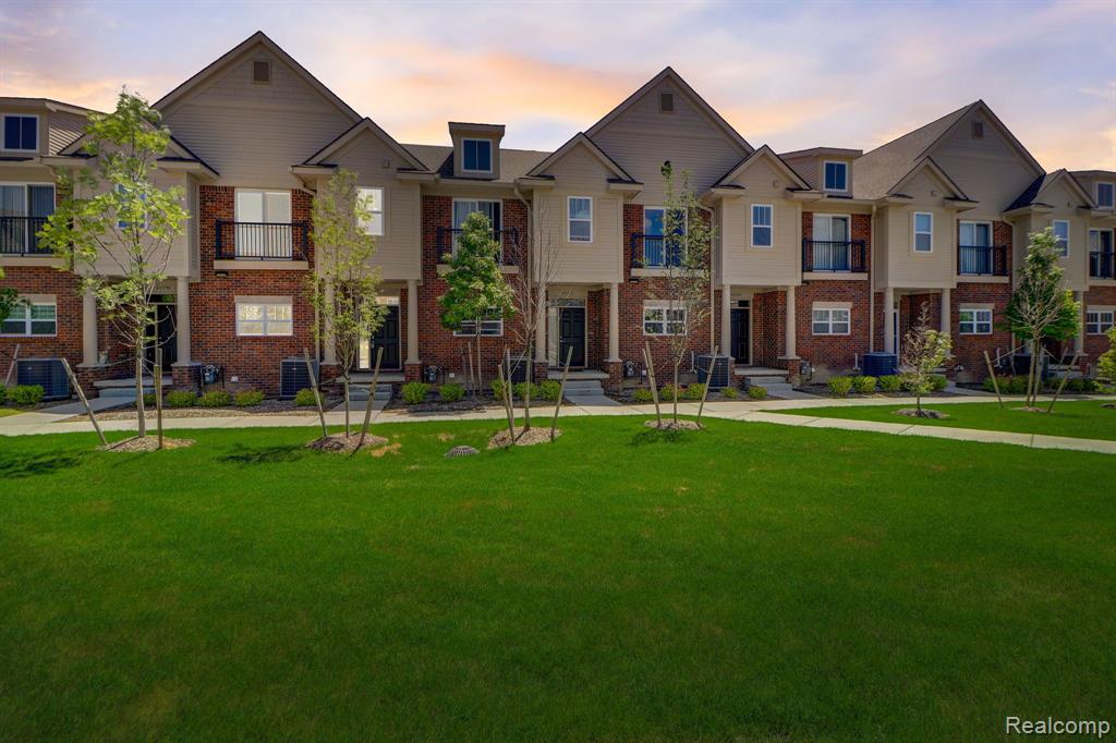 25503 GRANDVIEW Lane, 26, Novi, MI — Photo 2
