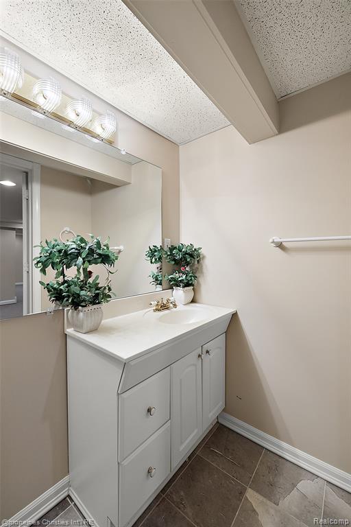 43159 La Bouquet Court, Sterling Heights, MI 48314 — Photo 72