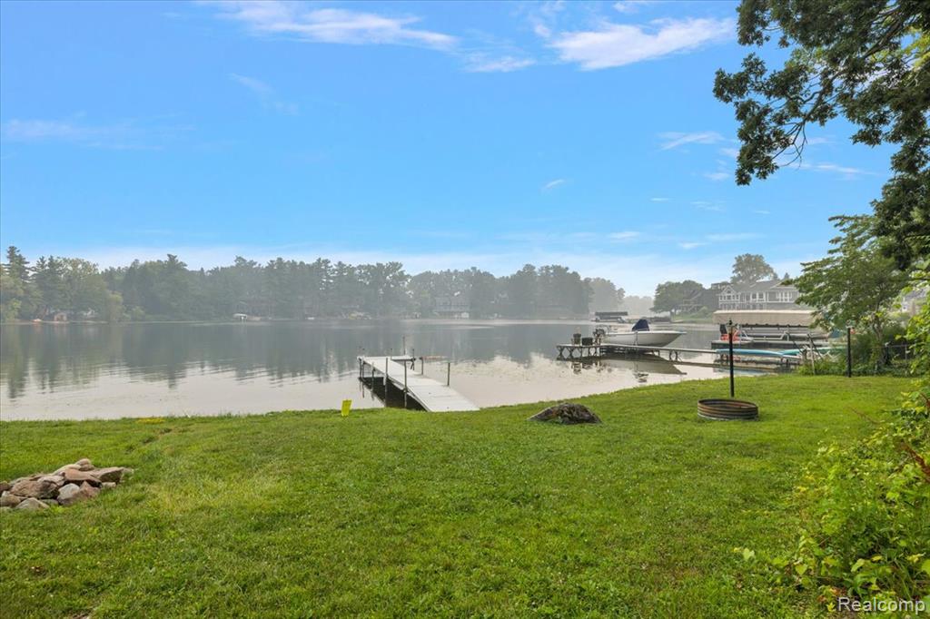 869 Central Drive, Lake Orion, MI 48362 — Photo 4