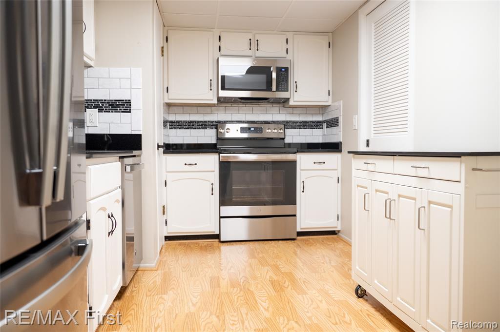 17865 University Park Drive, Livonia, MI 48152 — Photo 40