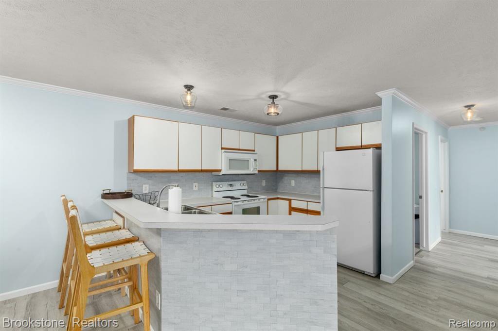 5807 CROSSWINDS Drive, 24, Norton Shores, MI 49444 — Photo 4