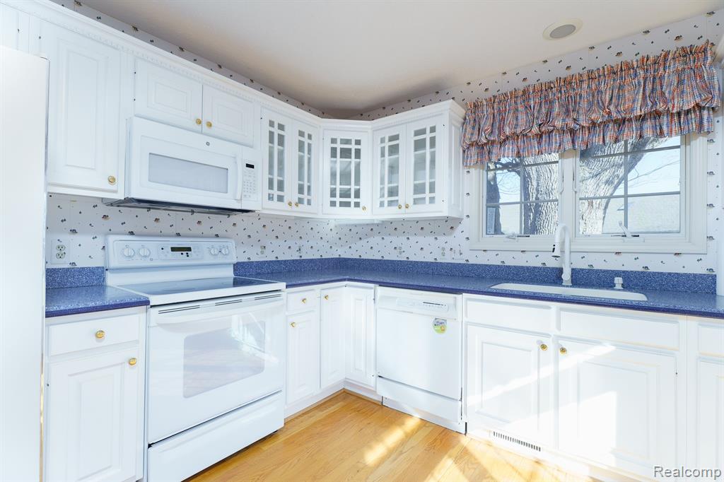 530 N GRAND Avenue, Fowlerville, MI 48836 — Photo 9