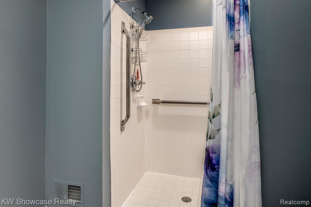 6481 PEMBROOK Drive, Westland, MI — Photo 18