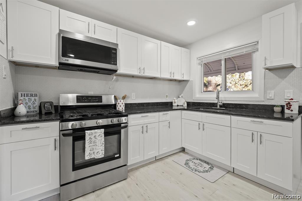 5749 Detroit Street, Dearborn Heights, MI 48125 — Photo 8