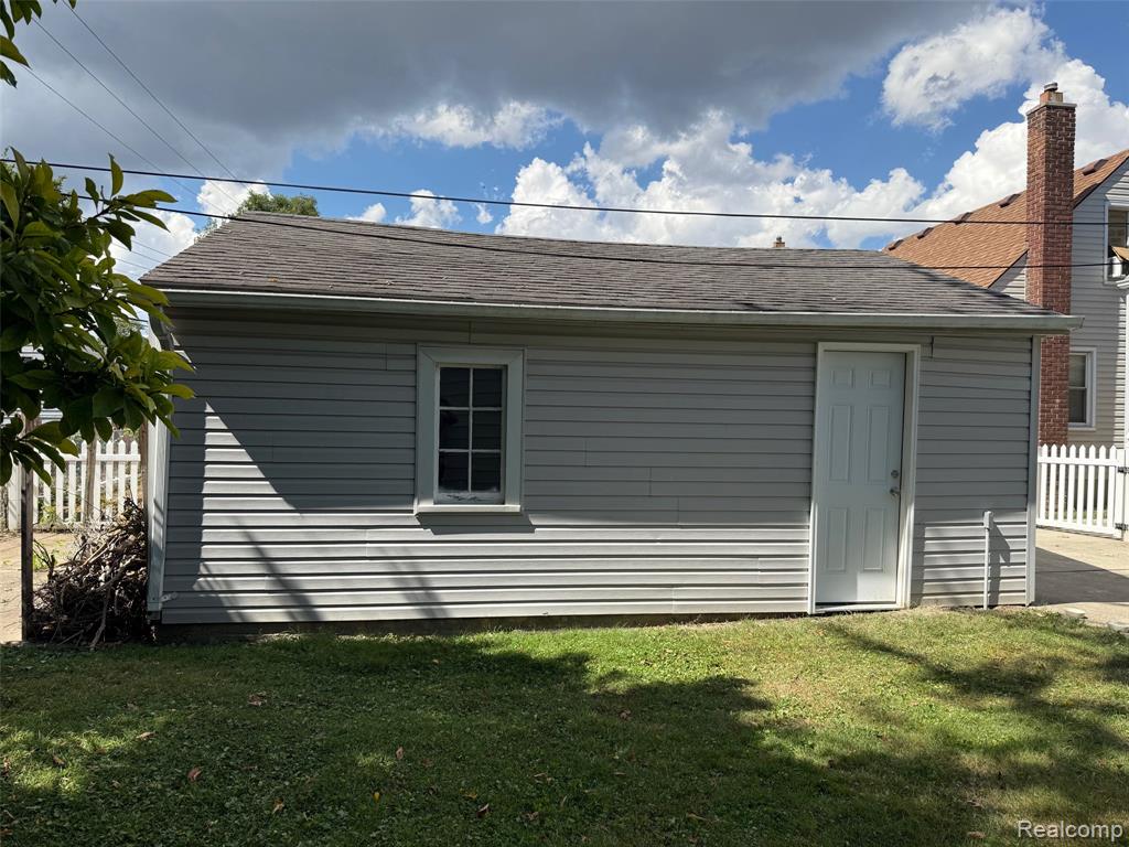 8060 Standard, Center Line, MI 48015 — Photo 5