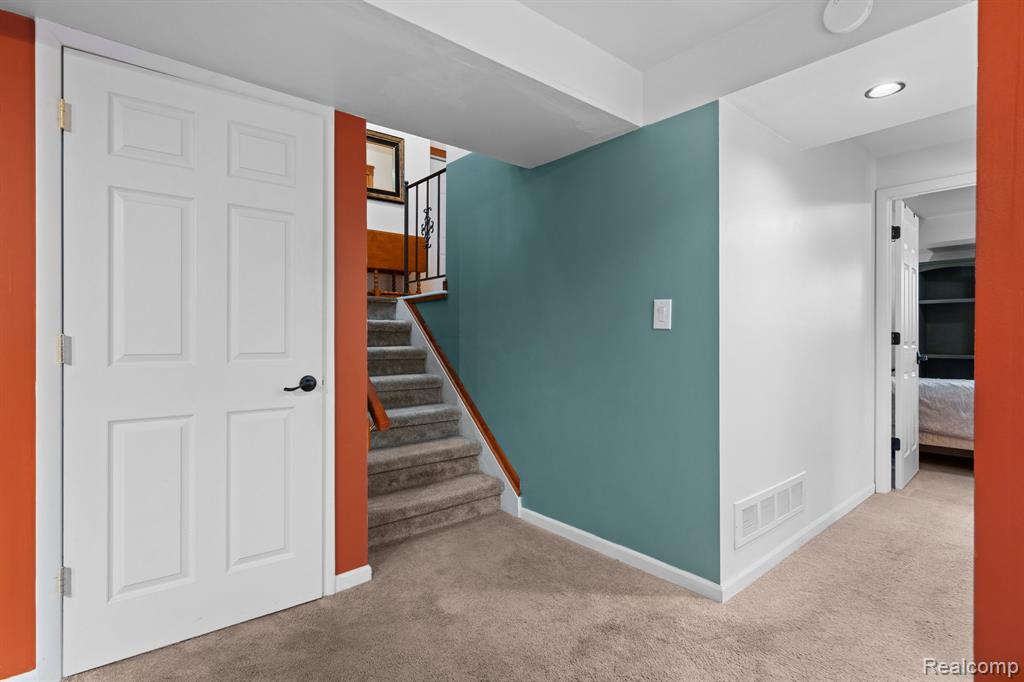 44089 Harsdale Drive, Canton, MI 48187 — Photo 16