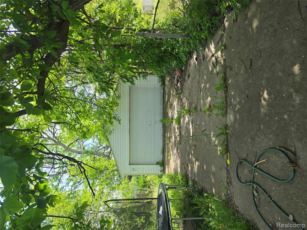8210 Warwick Street, Detroit, MI 48228 — Photo 2