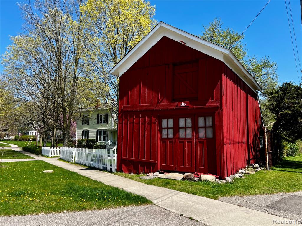 403 Lake Street, Howell, MI 48843 — Photo 2