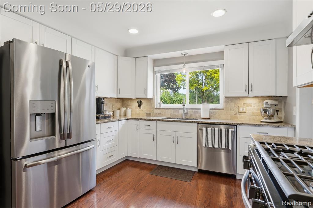 14338 Shadywood Drive, Plymouth, MI 48170 — Photo 11