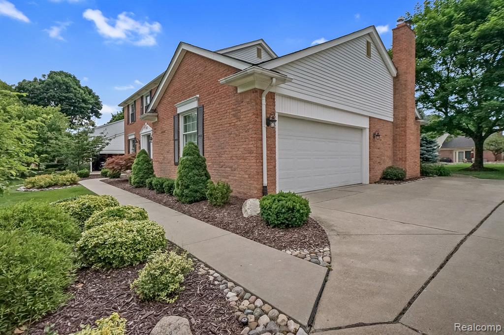 49309 PLUM TREE Drive, Plymouth, MI 48170 — Photo 2
