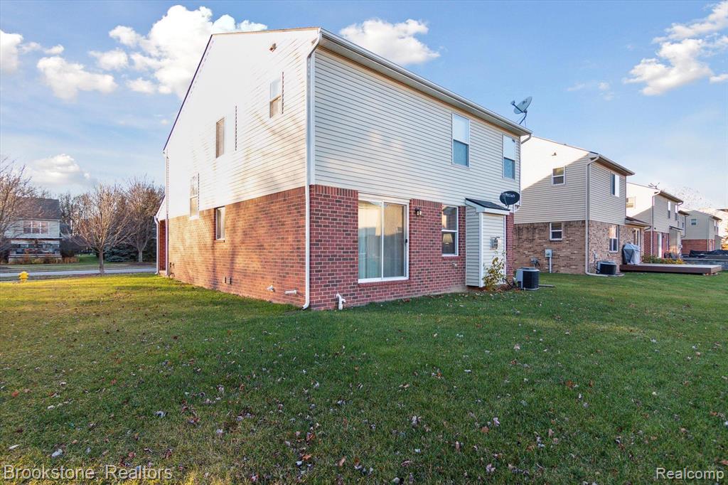 712 SUPERIOR Parkway, Westland, MI — Photo 38