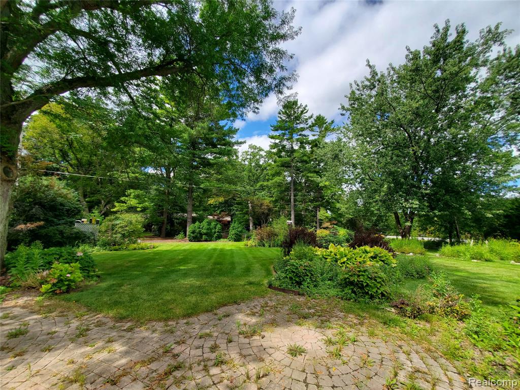 8276 Appleway Drive, Grand Blanc, MI 48439 — Photo 46