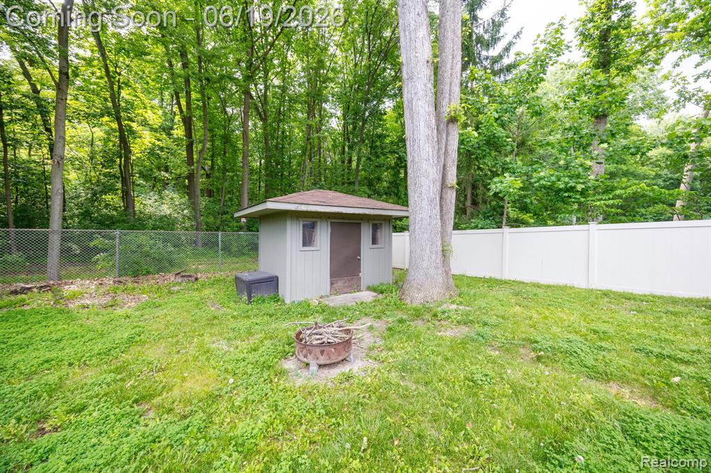 17680 Fox Glen Drive, Riverview, MI 48193 — Photo 15