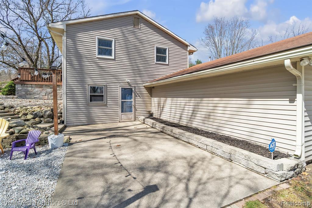 9514 CORNELL Avenue, Clarkston, MI 48348 — Photo 40