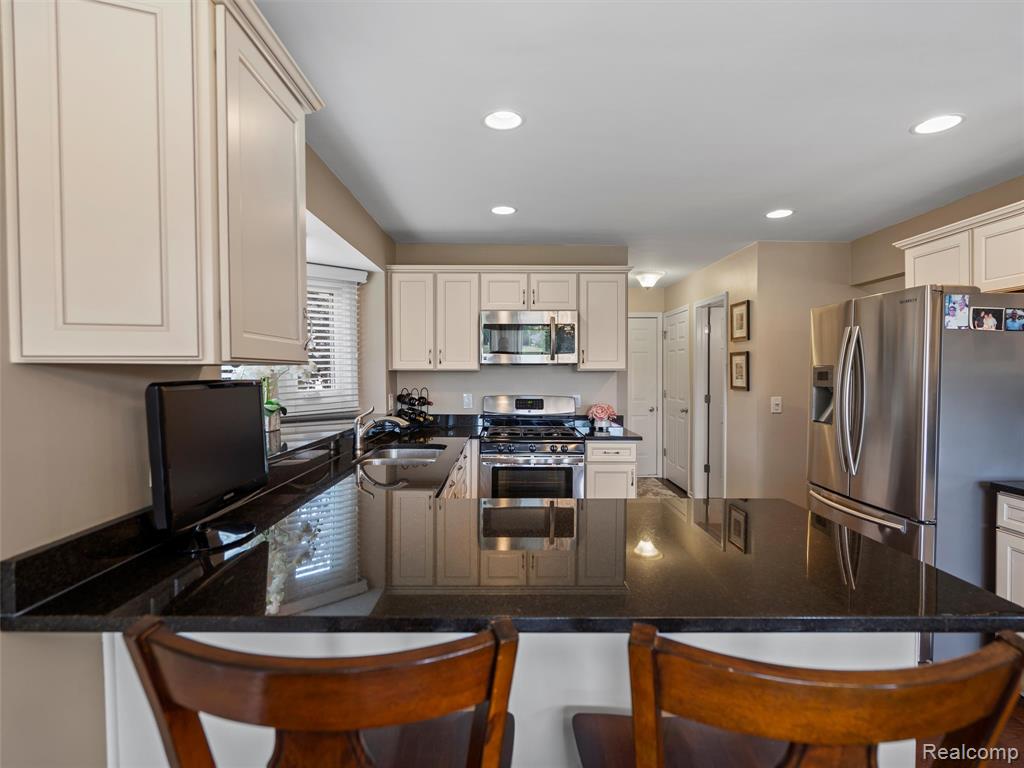 53673 Cranston Drive, Macomb, MI 48042 — Photo 13