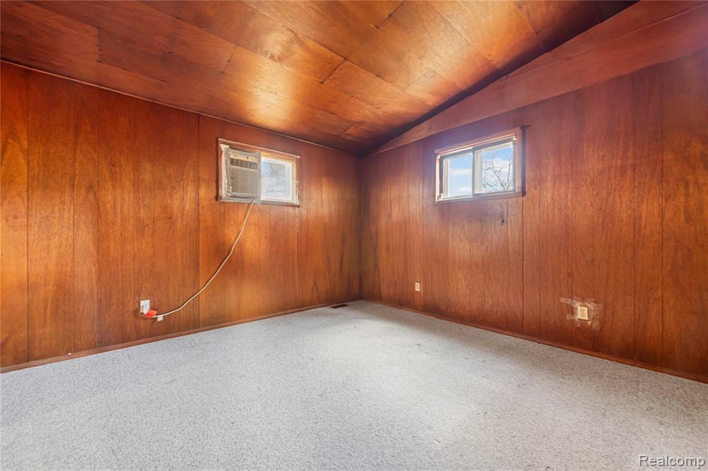 18676 Vreeland Road, Woodhaven, MI 48183 — Photo 32