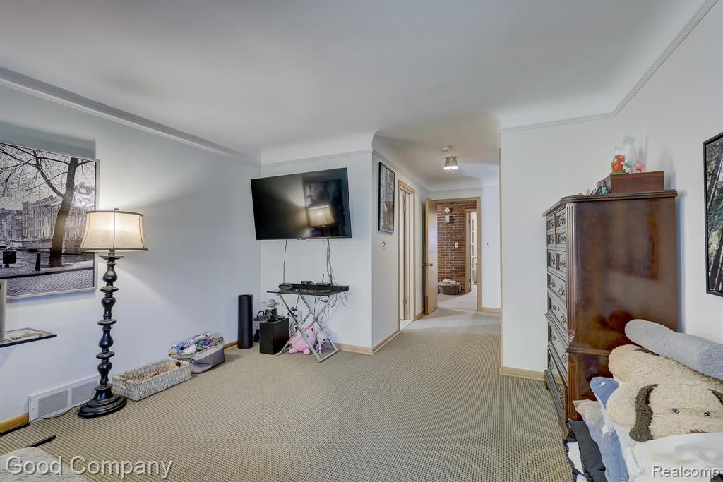1557 Lochmoor Boulevard, Grosse Pointe Woods, MI 48236 — Photo 44