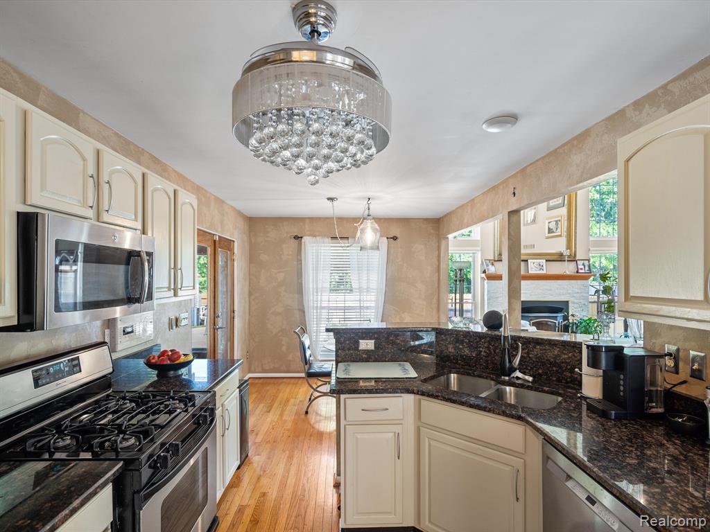 14765 BROOKSIDE Drive, Van Buren, MI 48111 — Photo 12