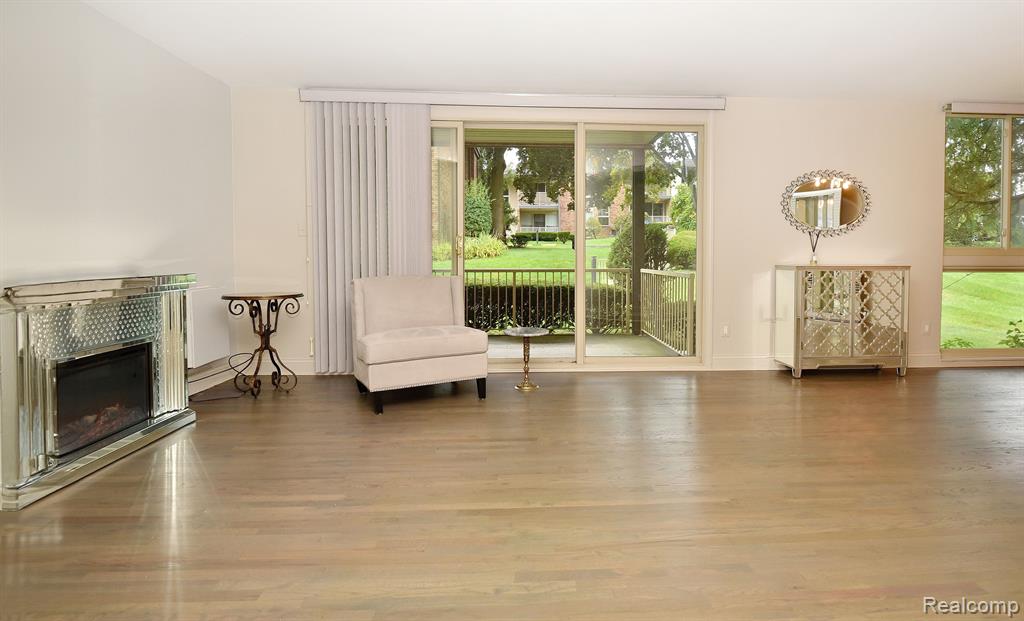 4041 W MAPLE Road, E101, Bloomfield Hills, MI 48301 — Photo 5