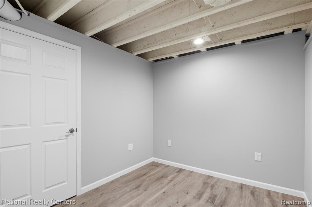 451 Goodrich, Wixom, MI — Photo 30