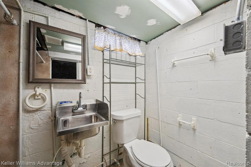 836 CLINTON Street, Wyandotte, MI 48192 — Photo 25