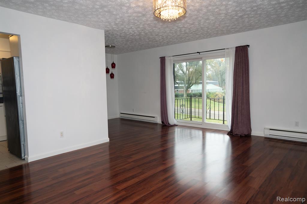 1876 COLONIAL VILLAGE Way, 3, Waterford, MI 48328 — Photo 4