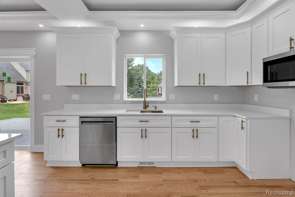 23594 Crescent Ridge Drive, New Boston, MI 48164 — Photo 10