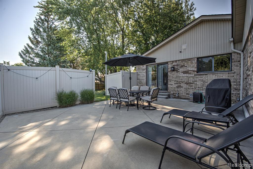 5250 Winchester Drive, Troy, MI 48085 — Photo 48