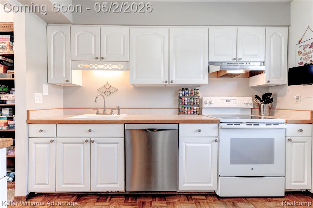 41389 Leidel Court, Northville, MI 48167 — Photo 13