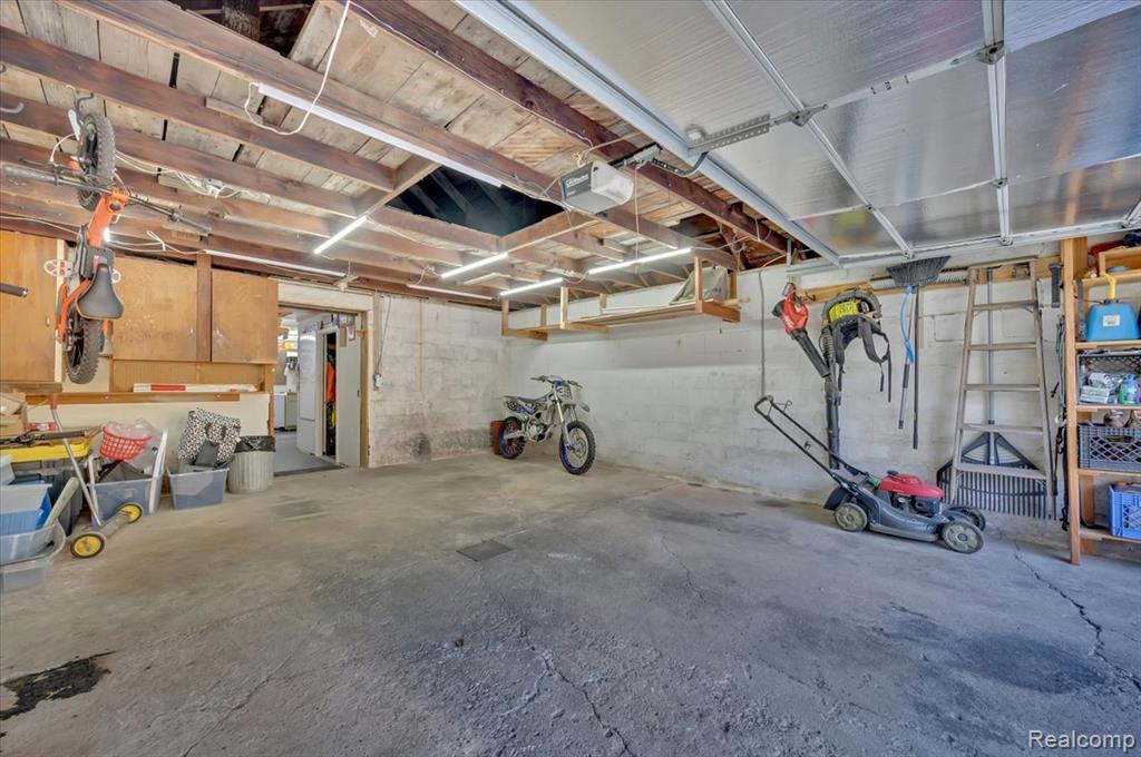 115 W Elmwood, Leonard, MI 48367 — Photo 23