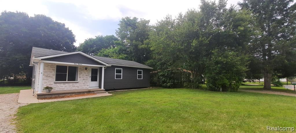 300 PARKSIDE Avenue, Holly, MI 48442 — Photo 2