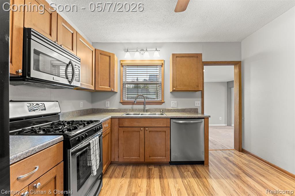24628 Woodland Drive, Flat Rock, MI 48134 — Photo 11
