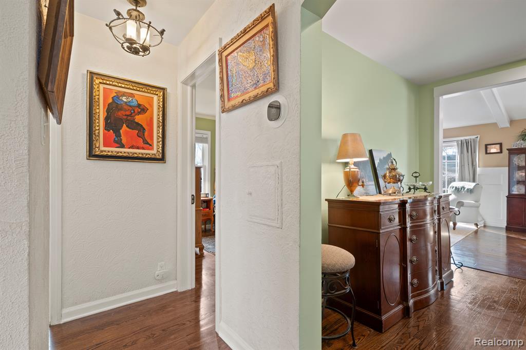 917 CEDARHILL Drive, Royal Oak, MI 48067 — Photo 13