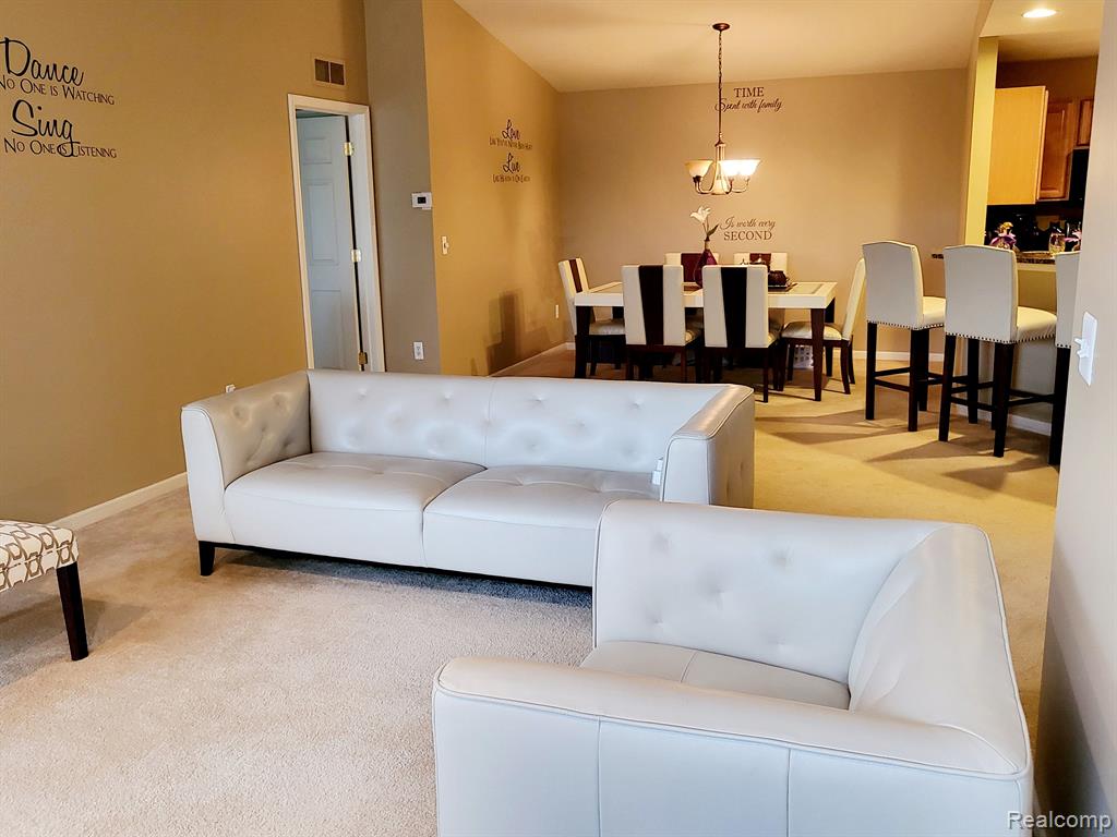 44275 PRINCETON Drive, Clinton Twp, MI 48038 — Photo 10