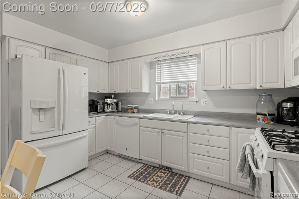 42195 Briarcliff Court, Canton, MI 48187 — Photo 9