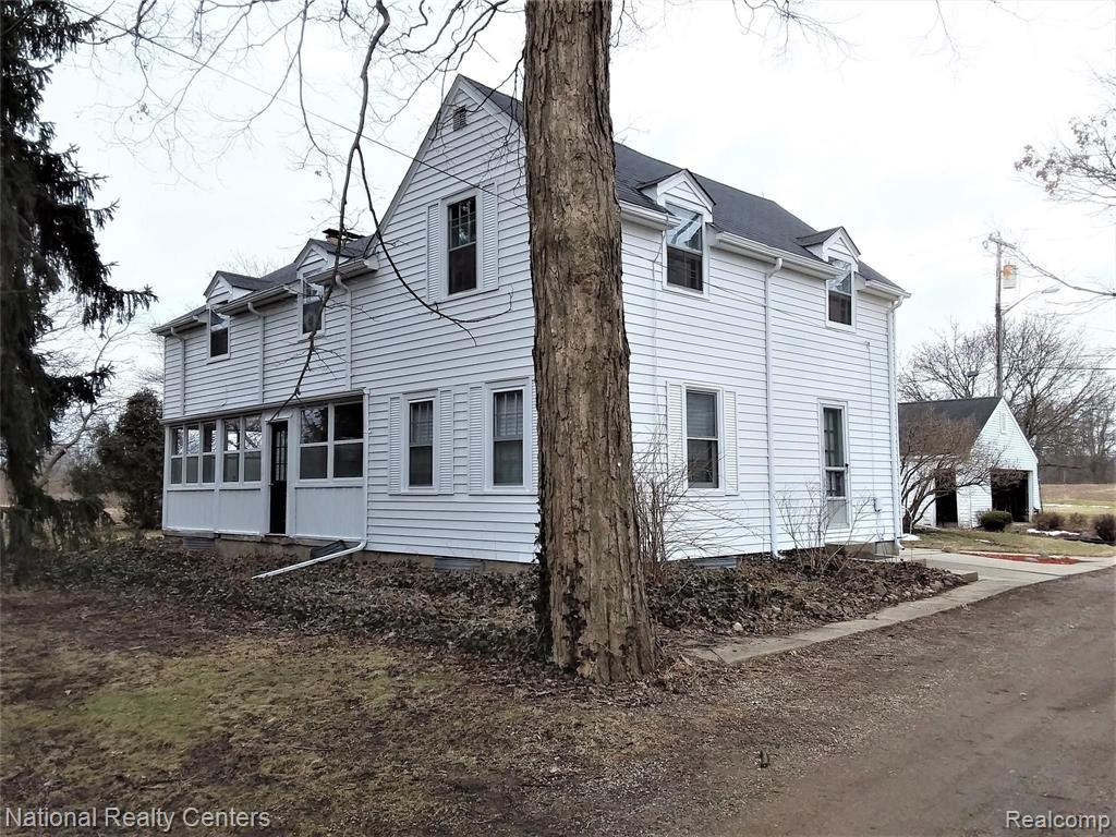 60001 E 8 MILE Road, South Lyon, MI 48178 — front exterior