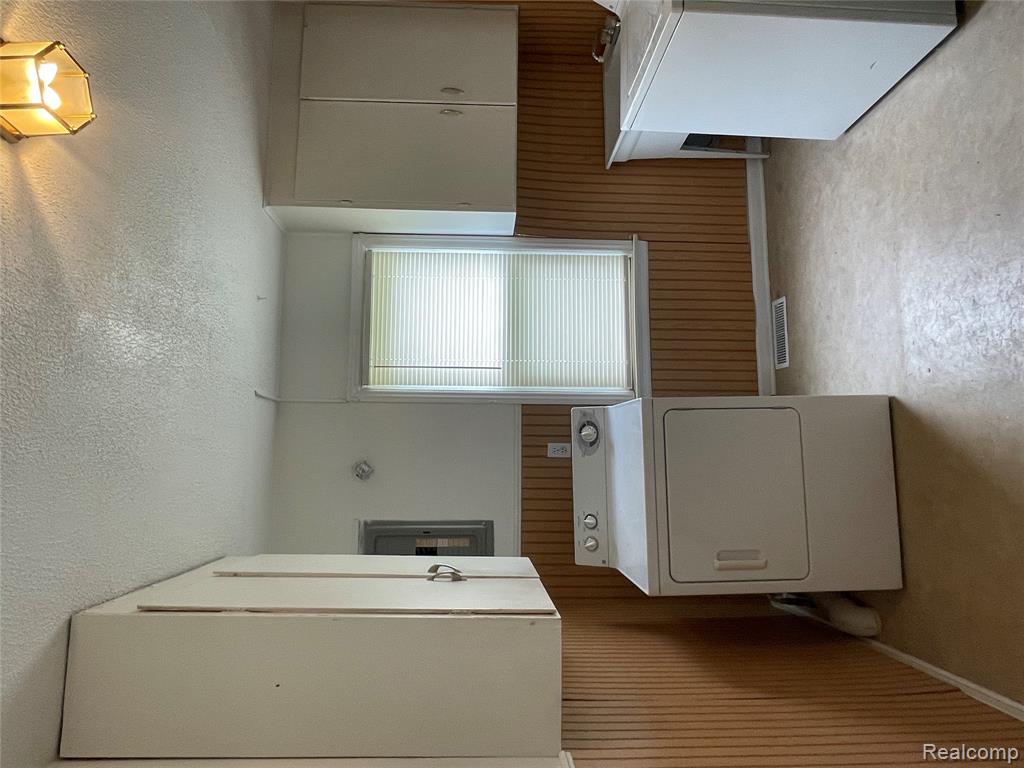 8203 Paige Avenue, Warren, MI 48089 — Photo 18