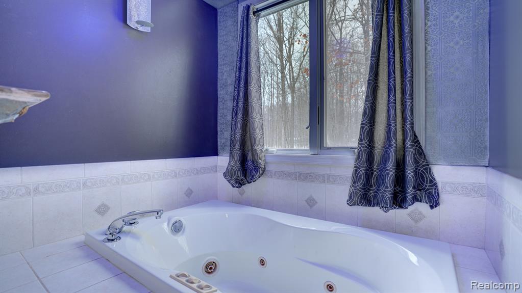 9270 OAKVIEW Drive, Swartz Creek, MI 48473 — Photo 31