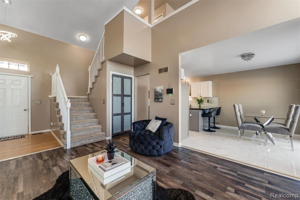 6235 Crystal Lake Drive, Romulus, MI 48174 — Photo 4